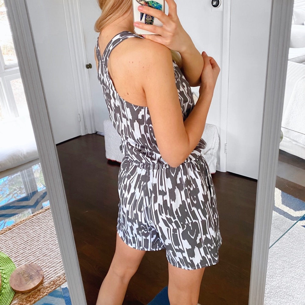 ๐ SENSATION GREY WHITE CASUAL ROMPER! - Picture 4 of 12